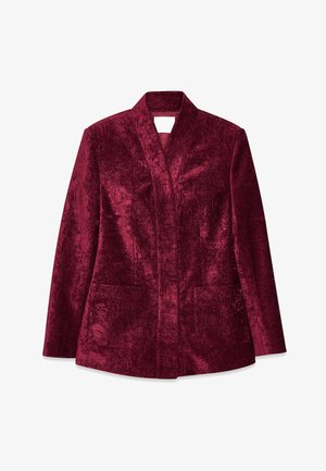 Blazer burdeos hecho de tela texturada con cuello de chal, mangas largas y dos bolsillos frontales. Color suave y rico, y diseño elegante.