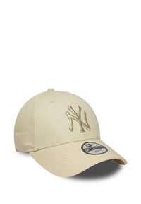 Bežs New York Yankees cepure, izgatavota no kokvilnas, ar izšūtu logo nedaudz tumšākā bežā. Noapaļots uzgals, regulējams izmērs.