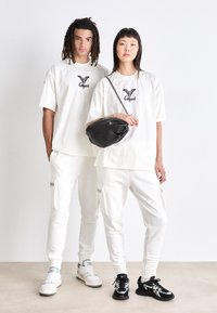 Carlo Colucci UNISEX - Printtipaita - weiß