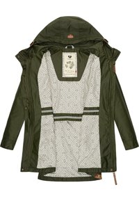 Olivgrön jacka med avtagbar huva, med ett vitt mönstrat foder och bruna detaljer. Inkluderar tryckknappar och justerbara ärmslut.