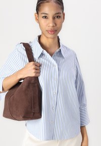 TOM TAILOR MODERN SHAPE STRIPED - Hemdbluse - mid blue/white