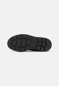 Thumbnail Image 5