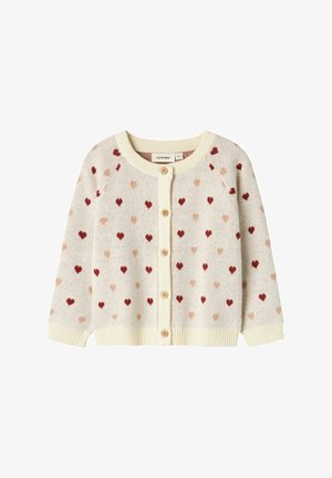 Cardigan lavorato a maglia in crema con motivi a cuori contrastanti rossi e rosa. Presenta una scollatura rotonda, chiusura con bottoni e polsini e orlo a coste.