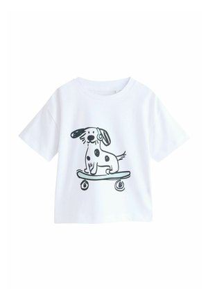 Valkoinen puuvillainen T-paita, jossa musta viivapiirros täplikkäästä koirasta, joka istuu skeittilaudalla, rento design ja lyhyet hihat.