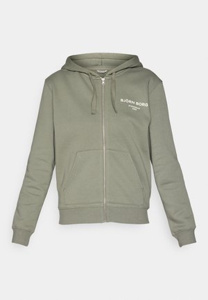 Sudadera con capucha de color verde oliva con cremallera, capucha con cordón, bolsillos delanteros y un logo blanco "BJÖRN BORG" en el lado izquierdo del pecho. Textura de tela suave.