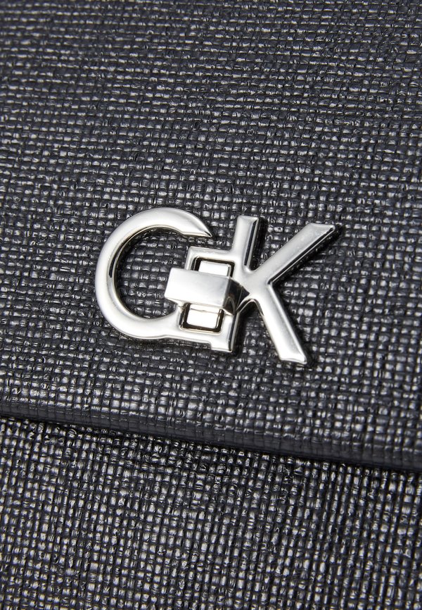 BACKPACK WITH STRAP - Rucksack3