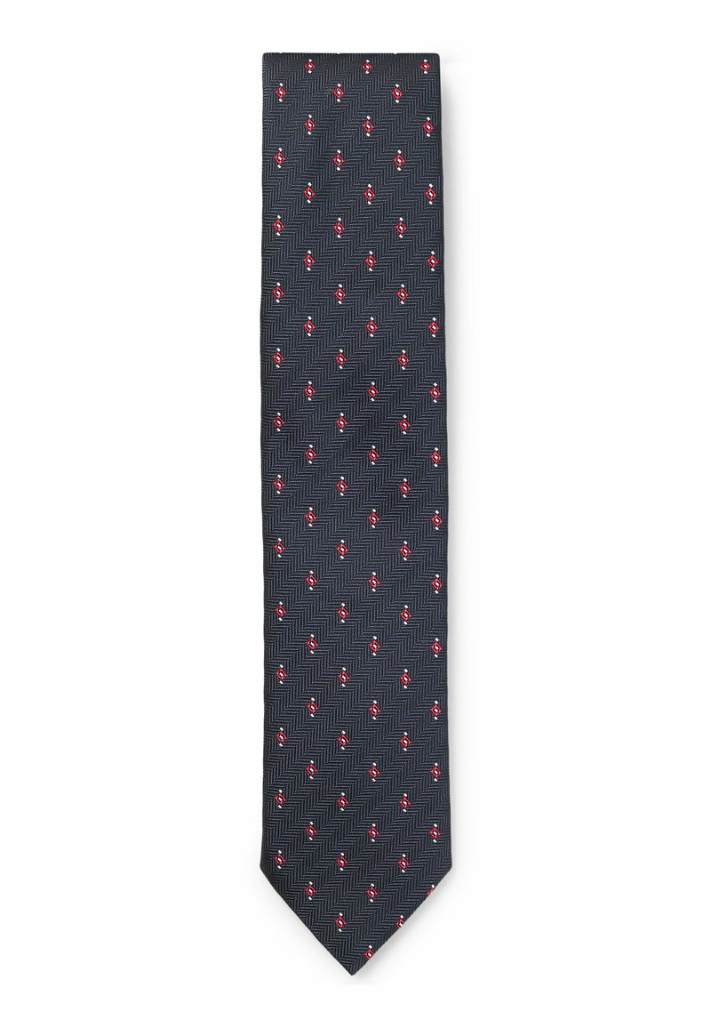 Cravate gris foncé avec un motif en chevrons. Présente des petites accents floraux rouges espacés uniformément. Texture lisse, design slim et pointe effilée.