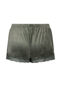 Groene fluwelen shorts met een zachte textuur, voorzien van een decoratieve kantafwerking aan de onderrand. Een elastische tailleband is zichtbaar aan de bovenkant.