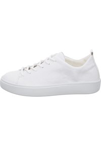 Baskets en cuir blanc avec une texture lisse, bout rond et semelle en caoutchouc plate. Dotées de six œillets pour les lacets et d'un design minimaliste.