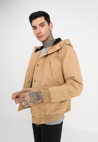 Urban Classics Übergangsjacke - camel