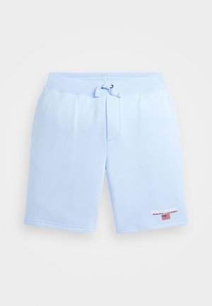 Shorts en coton bleu clair avec une taille élastique et un cordon de serrage. Comprend une poche plaquée à l'avant et un logo rouge brodé sur la jambe.