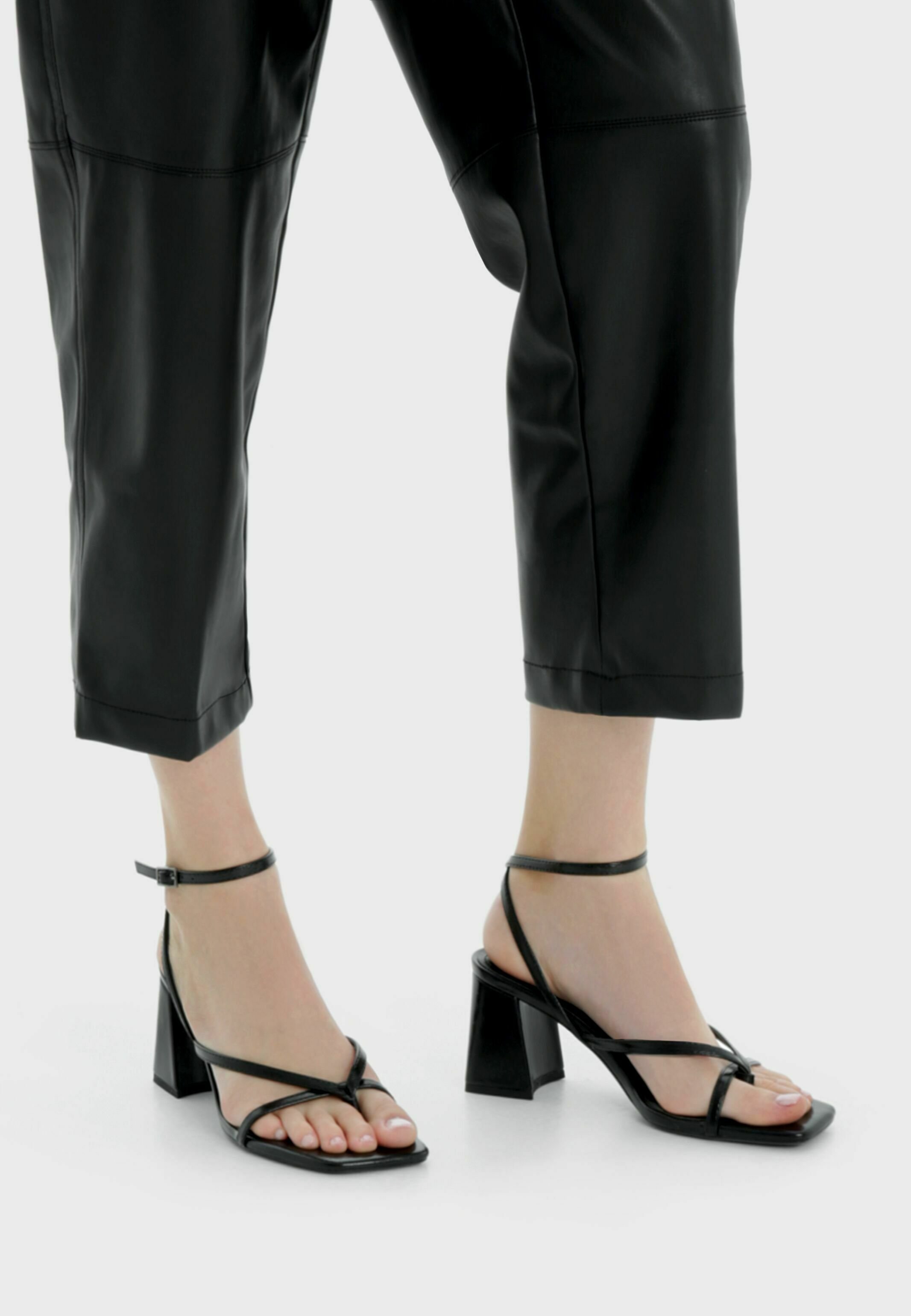 Bershka Sandalen met hoge hak - black/Zwart - Zalando.nl