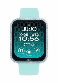 Inteligentné hodinky s obdĺžnikovým ciferníkom, jasnými krištáľovými akcentmi, tyrkysovým silikónovým remienkom a digitálnym displejom, ktorý zobrazuje čas, dátum a počasie.