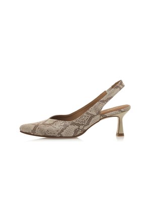 Escarpin à talon ouvert en beige et marron avec un motif imprimé serpent, tissu texturé, bout pointu et un talon métallique élancé. Design classique et élégant.