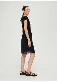 s.Oliver BLACK LABEL À FRONCES - Sukienka letnia