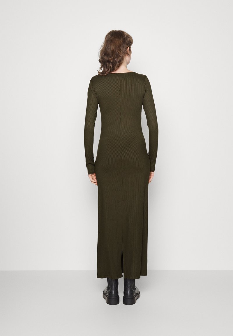 Abercrombie & Fitch NECK DRESS - Pletené šaty - grape leaf