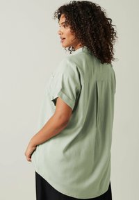 Evans DIPPED HEM  - Blusa - green