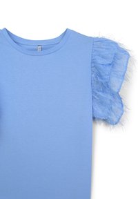 Top corto azzurro chiaro a maniche corte con scollatura rotonda. Una manica presenta volant sheer e testurizzati per un tocco di dettaglio in più.