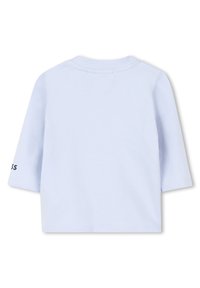 Jasnoniebieska, długosleeve koszulka, z miękkiego bawełnianego materiału, okrągły dekolt, bezszwowe ramiona, z logo w ciemnym kolorze na lewym rękawie.