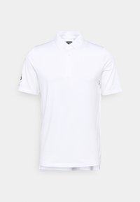Chemise polo blanche en tissu lisse, avec un col classique, une patte de boutonnage à trois boutons et un accent logo sur la manche courte.