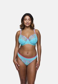 Sostén y bikini a juego en satén turquesa con detalles de encaje floral, acentos en rosa, tirantes ajustables y un diseño sin costuras.