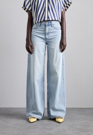 FEATHERWEIGHT SOFIE - Jeans relaxed fit - light blue