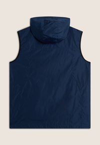 Gilet senza maniche di colore blu navy con cappuccio, realizzato in tessuto liscio e leggero; presenta un profilo nero a contrasto lungo le aperture delle maniche.