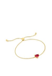 Pulsera de cadena de oro con un centro de gema roja en forma de corazón, que presenta un cierre deslizante ajustable para personalizar el tamaño.