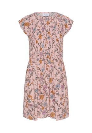 Květinové šaty ze světle růžového materiálu s krátkými rukávy, řaseným trupem a pasem s barevnými květinovými vzory po celém povrchu.