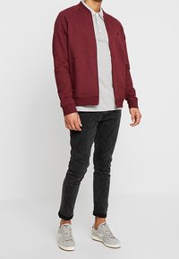 Pier One Felpa con zip - bordeaux