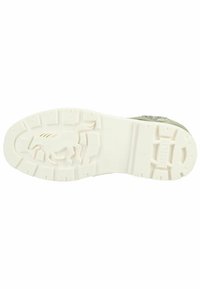 Suola bianca in gomma di una scarpa con logo di cavallo in rilievo, numero 37 e il nome del marchio "Mustang" in rilievo sul fondo.