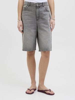 JXERIN BAGGY  - Denimové šortky - grey denim