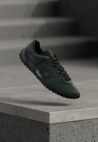 Δεν επιλέχθηκε, full black