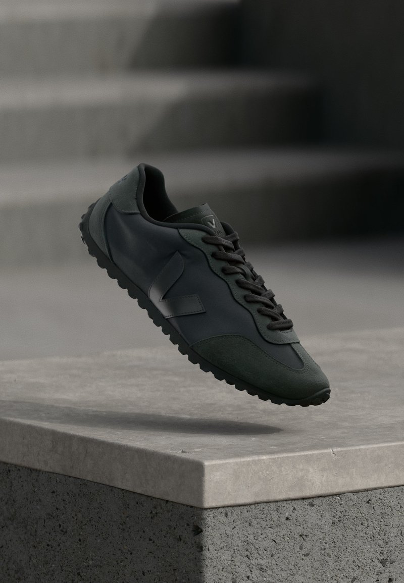 Veja GT full black/black