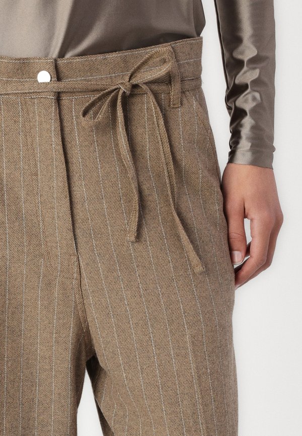 MATT GRAPHIC STRIPE - Trousers - wren4