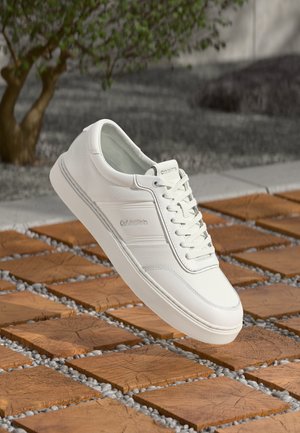 CLEAN CUP LACE TAPE - Sneaker low - triple bright white