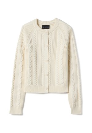 Roomkleurige kabelgebreide cardigan met ronde hals, lange mouwen, knoopsluiting en geribbelde boorden en zoom.