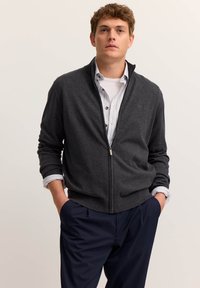 Unausgewählt, dunkelgrau