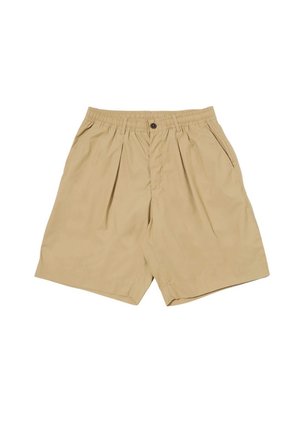 Pantaloni corti khaki realizzati in tessuto leggero, caratterizzati da una cintura elastica, due tasche laterali e un unico bottone sulla parte anteriore.
