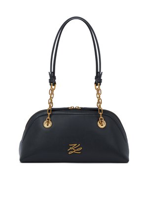 Czarna skórzana torebka z złotymi łańcuszkami, podwójnymi uchwytami na górze, zamkiem błyskawicznym i złotym logo marki na przednim środku.