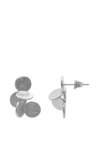 Sølvstikkere med tre lagdelte, teksturerte sirkler i varierende størrelser, som skaper et asymmetrisk design.