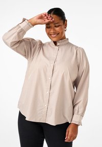 Zizzi GESTREIFTE MIT RÜSCHEN - Blúzka so zapínaním na gombíky - silver mink stripe