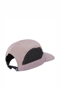 Gorra de color rosa claro con panel de malla negra en la parte posterior, visera curvada, tejido texturizado y correa ajustable para un mejor ajuste.