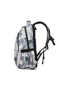 Rugtas met een speelse kattendesign in grijs en witte tinten. Gemaakt van duurzame stof met gevoerde schouderbanden en meerdere ritscompartimenten.