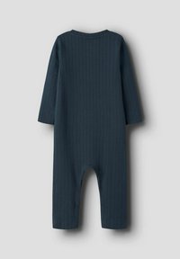 Un body a maniche lunghe ribbed di un blu scuro navy, con collo rotondo e gambe aperte, realizzato in un morbido tessuto elastico con una finitura testurizzata.