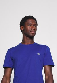 Lacoste T-shirt básica - cosmique