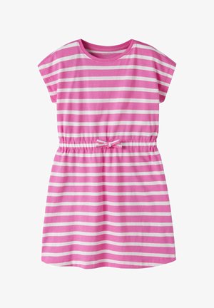 Robe à manches courtes rayée horizontalement rose et blanche, avec un col rond et un petit nœud à la taille élastique.