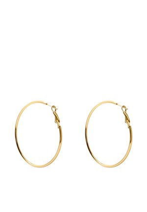 Coppia di sottili orecchini a cerchio in oro lucido con chiusure a cerniera, esposti fianco a fianco su sfondo bianco.