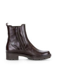 Bruine leren enkellaars met een zijrits, ronde neus en een lage, chunky hak met een gestructureerde buitenzool voor grip.