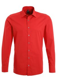 Rotes, langärmliges Hemd mit Knöpfen, spitzem Kragen und silbernen Knöpfen auf der Vorderseite. Glatte Textur, keine sichtbaren Muster oder Akzente.